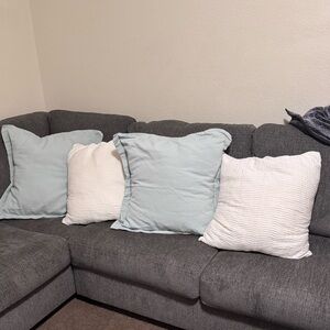 Euro Pillows 4ct w/ pillowcases